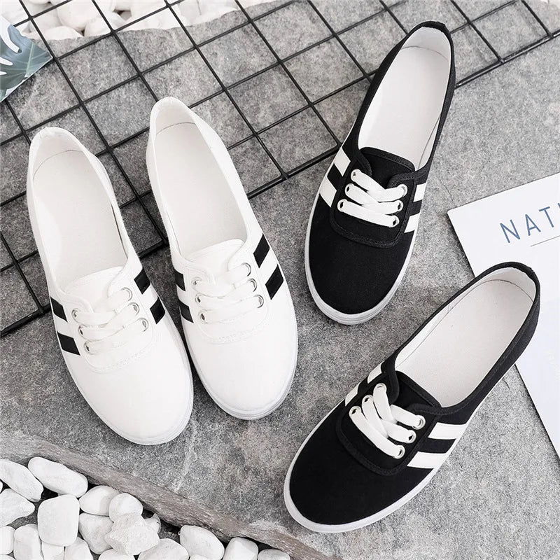 Versatile New Canvas Shoes Women's Little White Cloth Shoes ULZZANG Board Shoes Low Top Instagram Trendy Women's Shoes Fall 2024